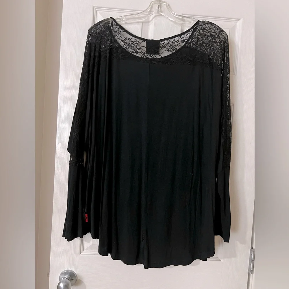 Queen of Darkness Hi-Lo Lace Dolman Top - Size 2X - Picture 4 of 4